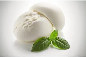 1 kg of artisanal buffalo mozzarella from Battipaglia