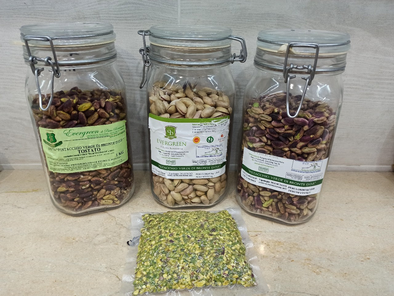 Sicilian pistachios from Bronte, shelled and roasted - 100 g